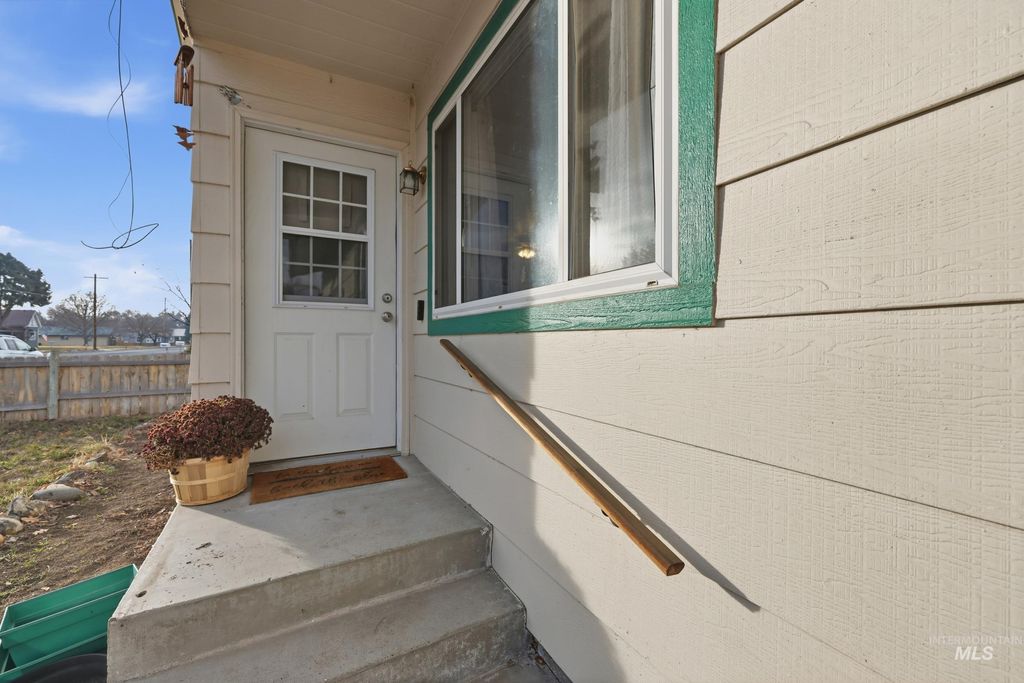 Photo of 1095 N 6th St, Payette, ID 83661 (MLS # 98969551)