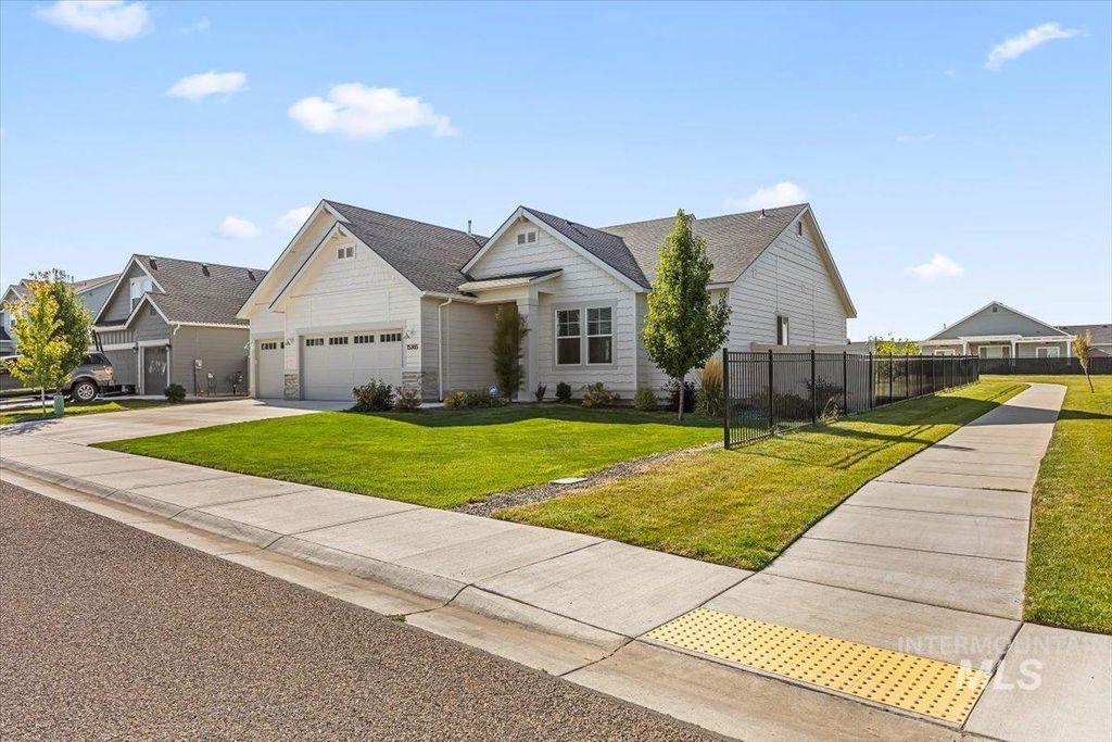 Photo of 15365 Lutsen Ave, Caldwell, ID 83607 (MLS # 98976995)