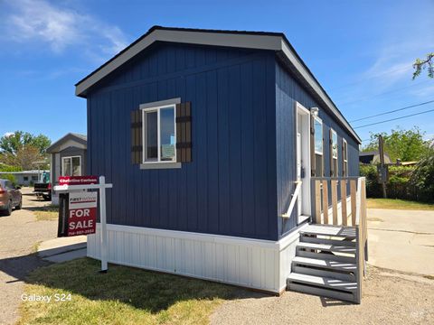 Photo of 816 N Midland Blvd #01, Nampa, ID 83651 (MLS # 98976348)