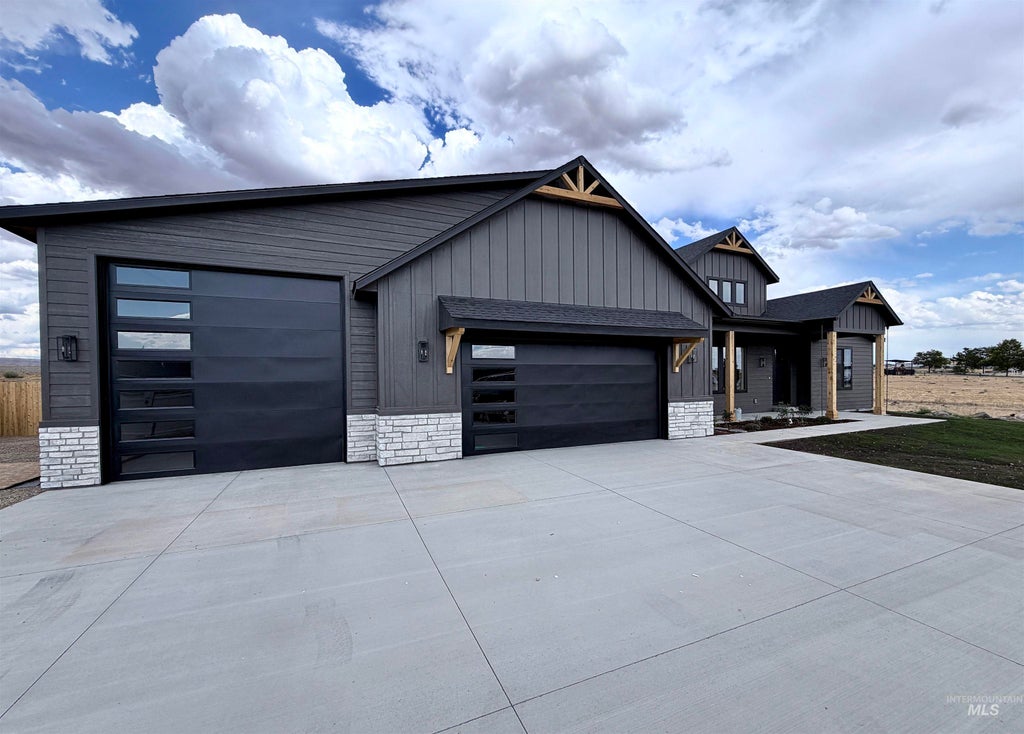 Photo of 310 Ne Greystone Loop, Mountain Home, ID 83647 (MLS # 98983786)