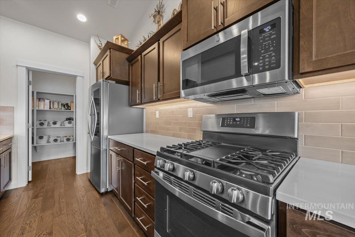 6275 W Los Flores Ct