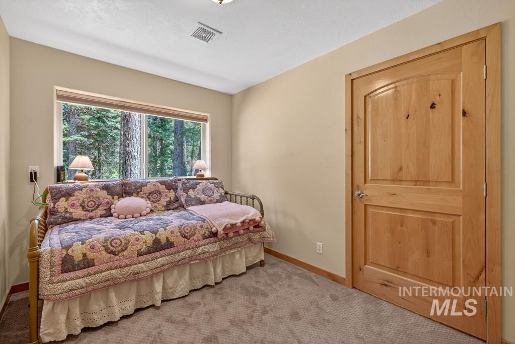 Photo of 31 Eagle Trail, Donnelly, ID 83615 (MLS # 98986688)