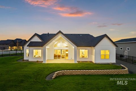 9697 S Coopers Hawk Way Nampa ID 83686