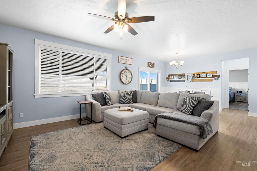 Photo of 9030 W Bowie St, Star, ID 83669 (MLS # 98973962)