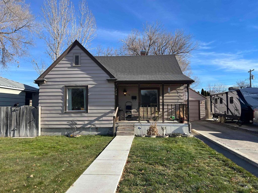 Photo of 728 Locust St, Twin Falls, ID 83301 (MLS # 98968802)