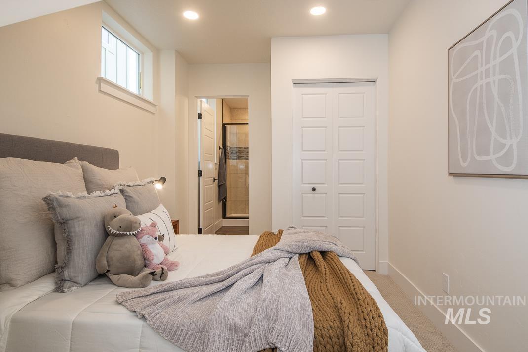 479 E Violets Cove Ln