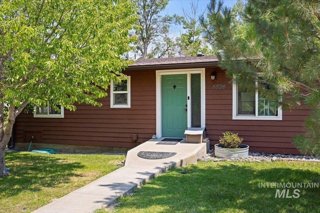 Photo of 4806 Salmon Creek Dr, Buhl, ID 83316 (MLS # 98942165)