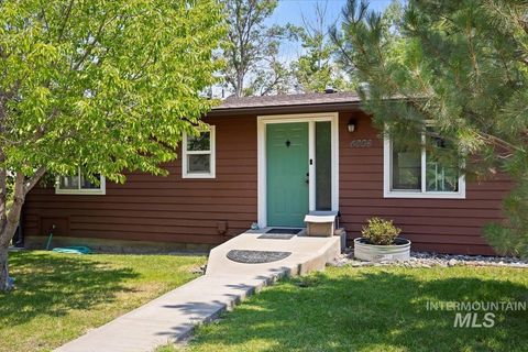 Photo of 4806 Salmon Creek Dr, Buhl, ID 83316 (MLS # 98942165)