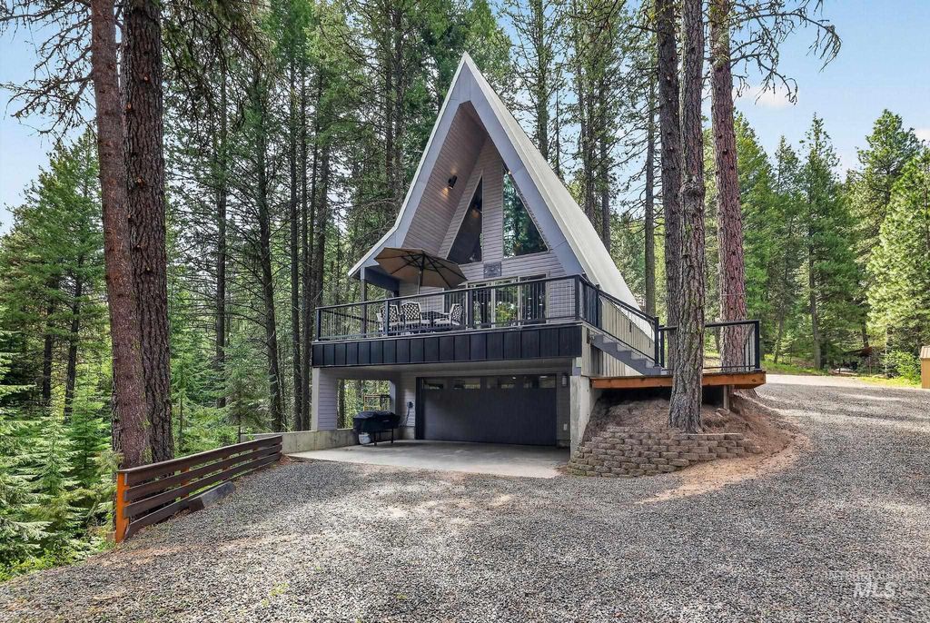 Photo of 44 Landale Ln, Cascade, ID 83611 (MLS # 98985751)
