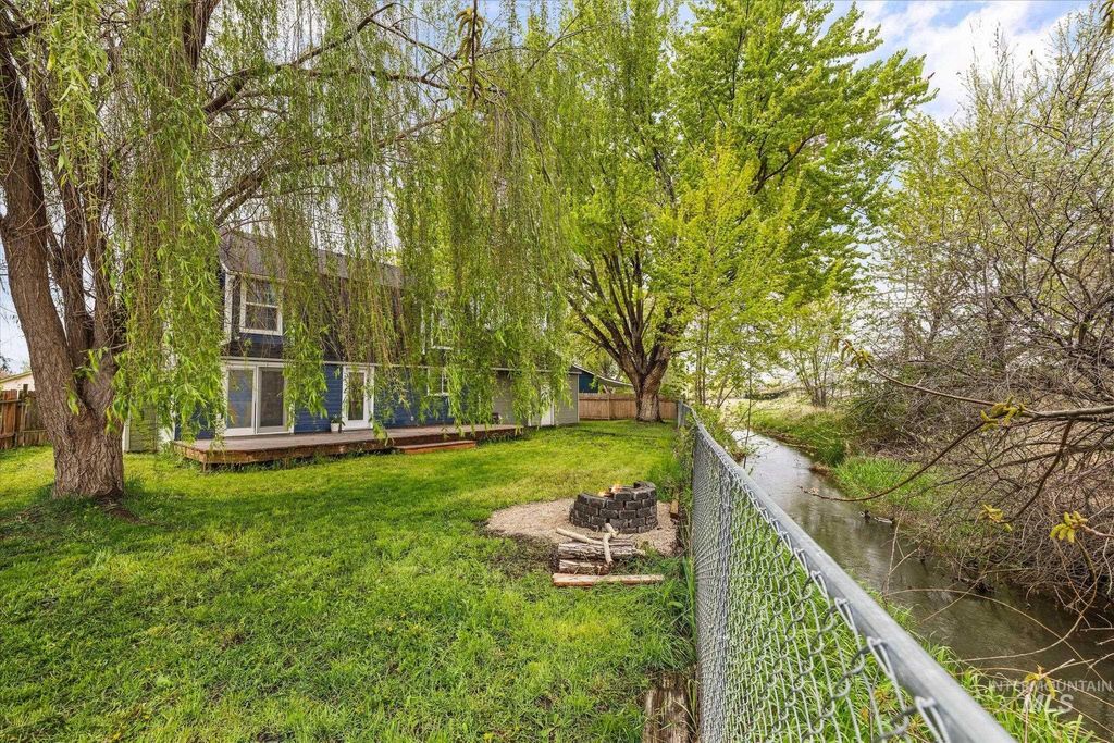 Photo of 2852 NW 14th St, Meridian, ID 83646 (MLS # 98982529)