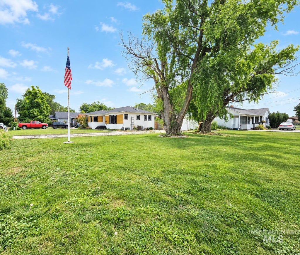 Photo of 508 E Ash St, Caldwell, ID 83605 (MLS # 99004240)