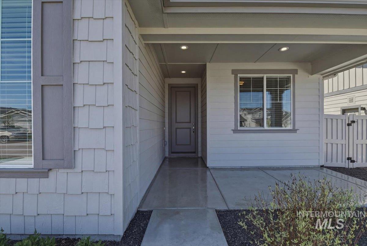 2109 N Gelding Ct
