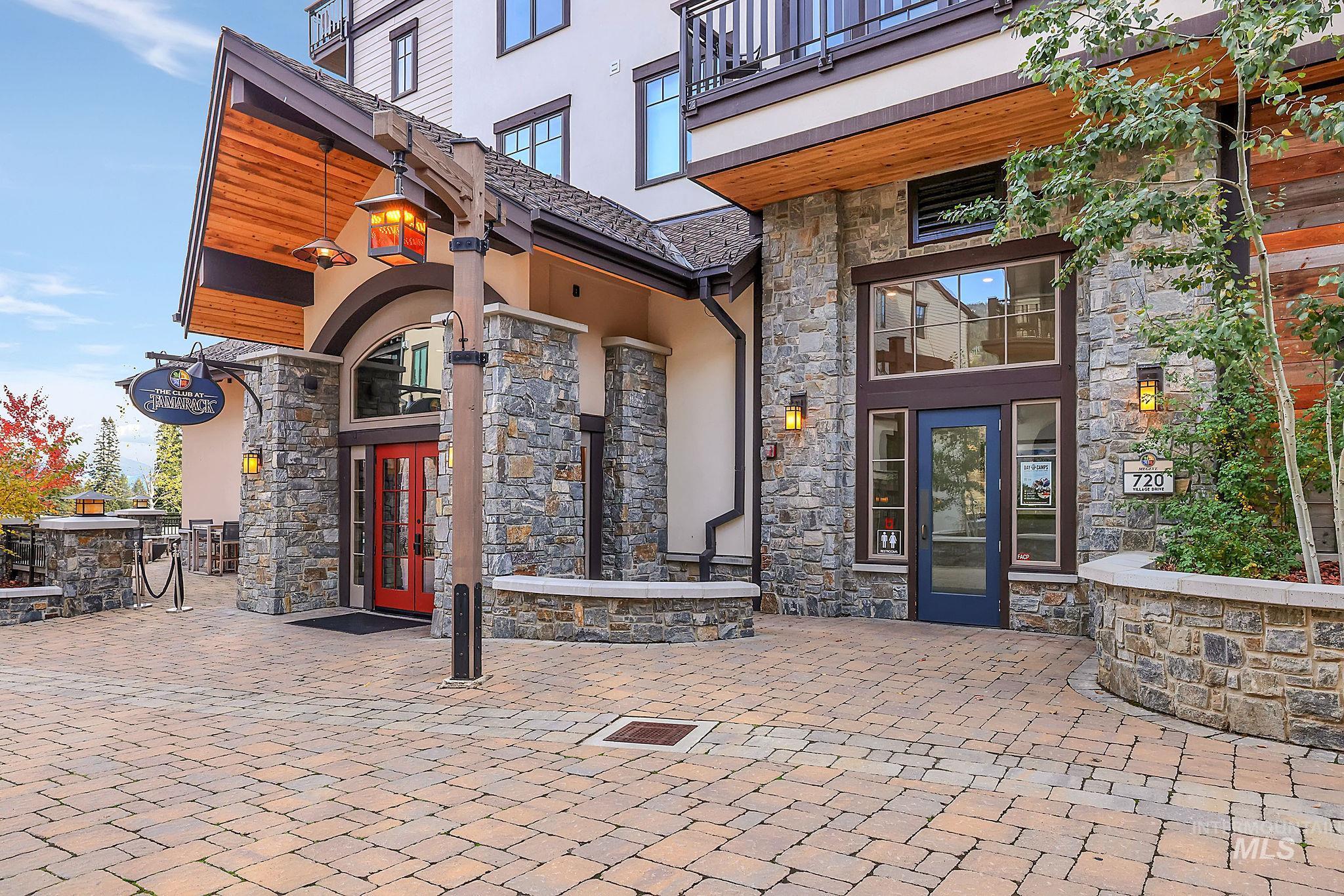 Patio / terrace with french doors