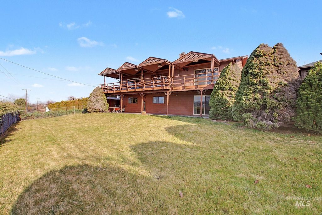 Photo of 3024 Meadowlark Drive, Lewiston, ID 83501 (MLS # 98973317)