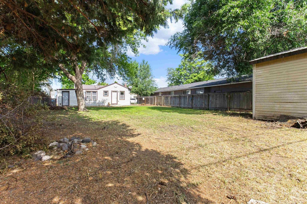 Photo of 127 Shoshone Ave, Nampa, ID 83651 (MLS # 99000352)