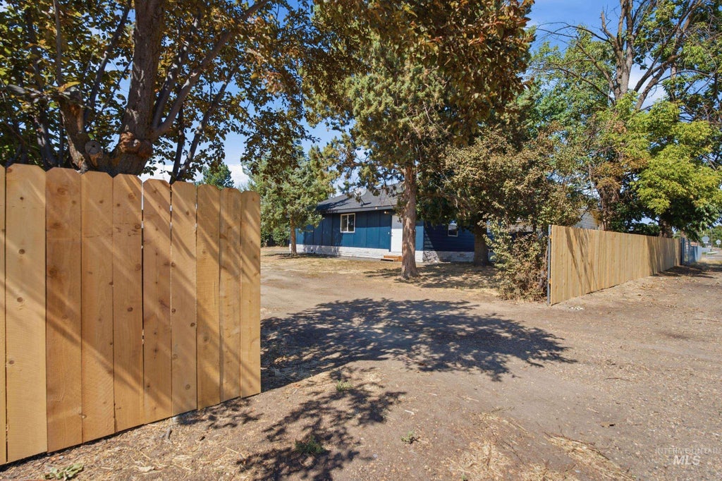 Photo of 709 N 8th St, Parma, ID 83660 (MLS # 99000384)