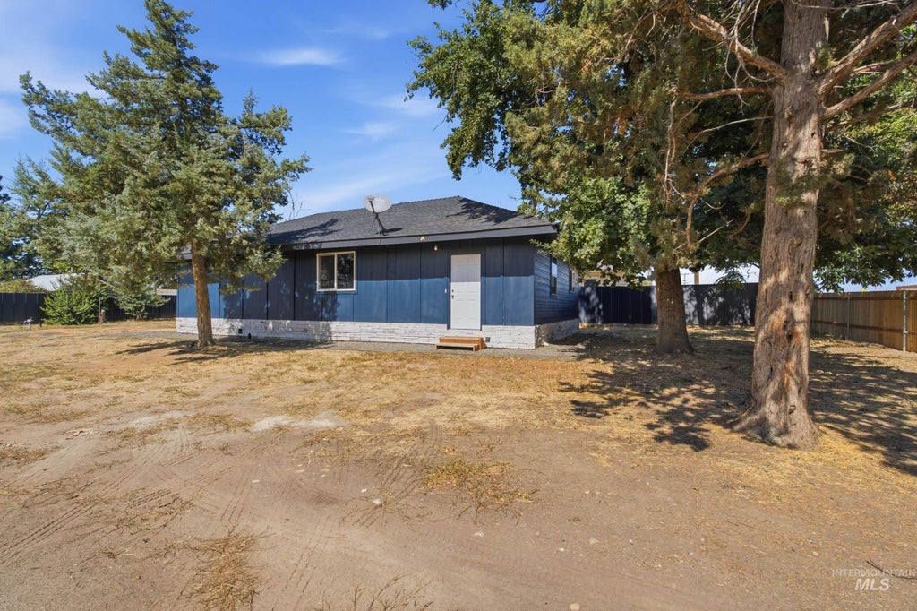 Photo of 709 N 8th St, Parma, ID 83660 (MLS # 99000384)