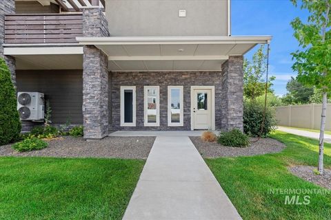 Photo of 3019 N Network Lane, Boise, ID 83704 (MLS # 98955764)