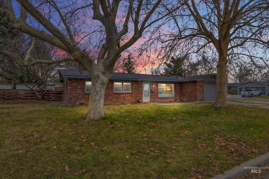 Photo of 2908 S Meadowbrook Dr, Boise, ID 83705 (MLS # 98972587)