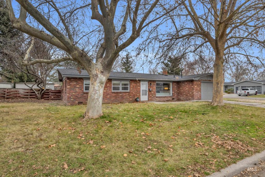 Photo of 2908 S Meadowbrook Dr, Boise, ID 83705 (MLS # 98972587)