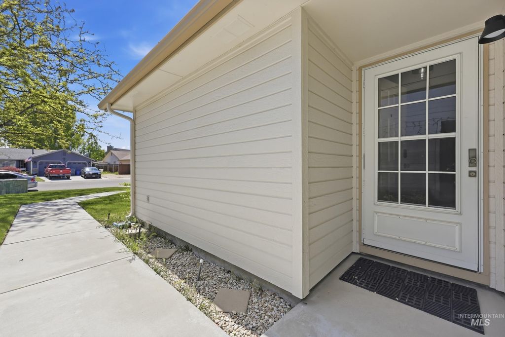 Photo of 212 South Valley Drive, Nampa, ID 83686 (MLS # 98984296)