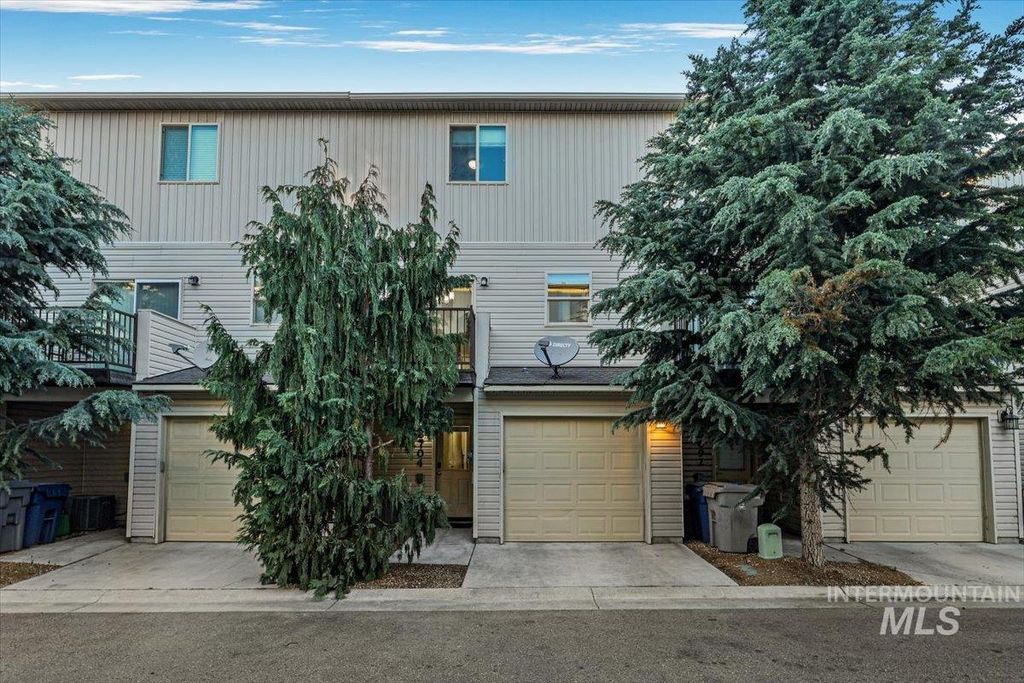 Photo of 8704 W Pine Valley Ln, Boise, ID 83709 (MLS # 98986611)