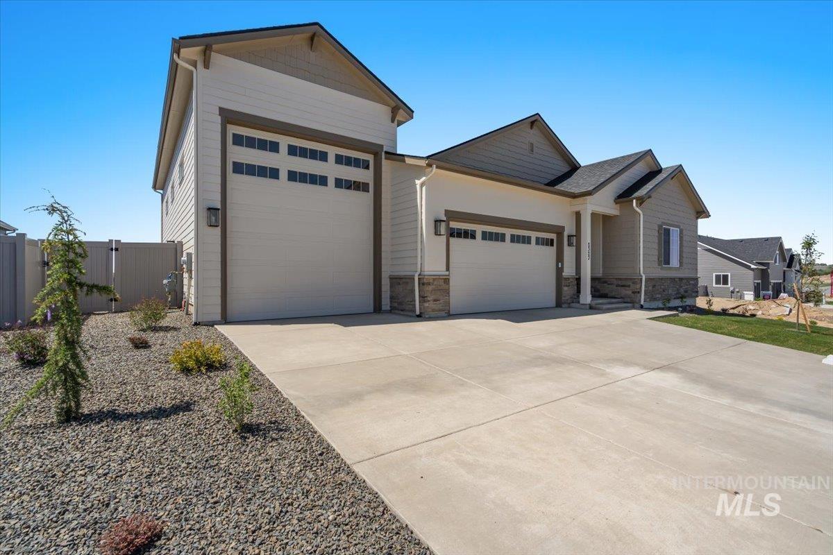 857 N Falling Water Way