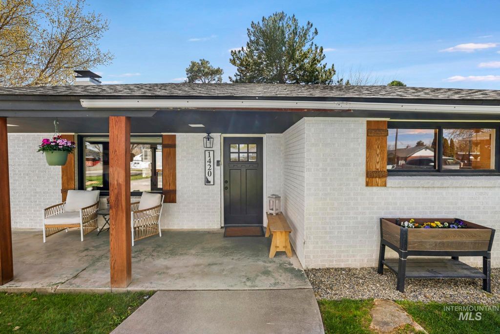 Photo of 1420 Spruce Ave, Twin Falls, ID 83301 (MLS # 98979531)