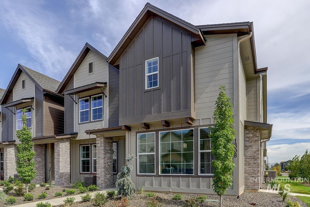 Photo of 1328 N Meadowglen Ave, Meridian, ID 83642 (MLS # 98969709)