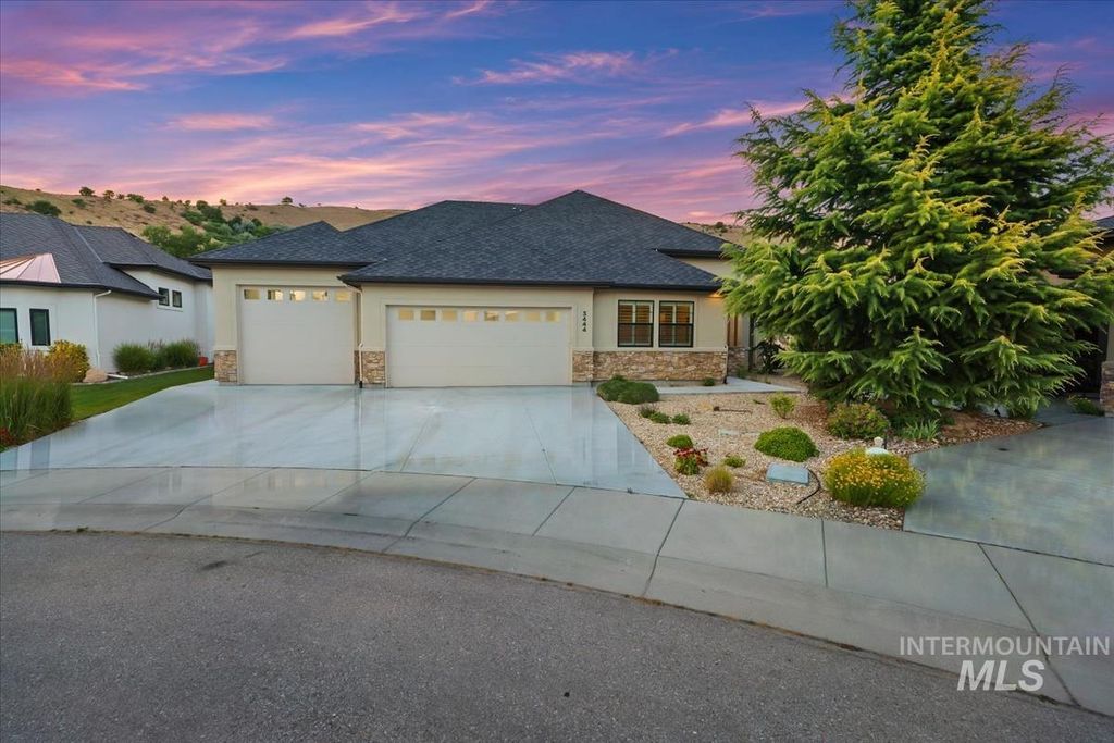 Photo of 3444 E Parsnip Peak Dr, Boise, ID 83716 (MLS # 98991411)
