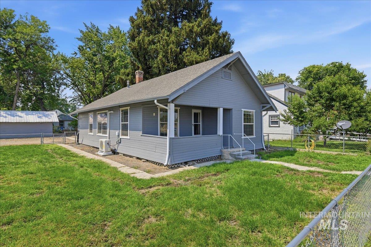 103 N Dewey Ave