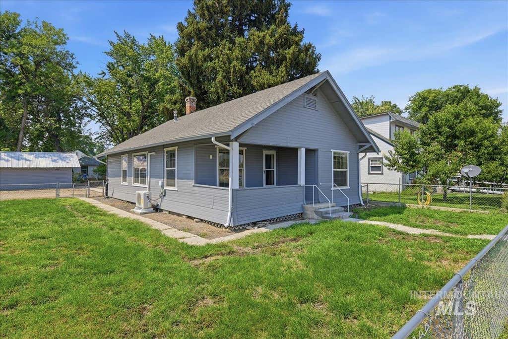 Photo of 103 N Dewey Ave, Middleton, ID 83644 (MLS # 98998270)