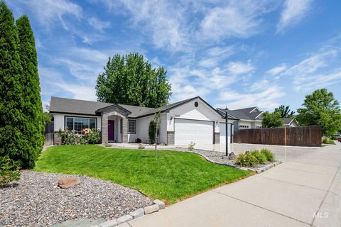 Photo of 2000 E Kamay Drive, Meridian, ID 83646 (MLS # 98991217)