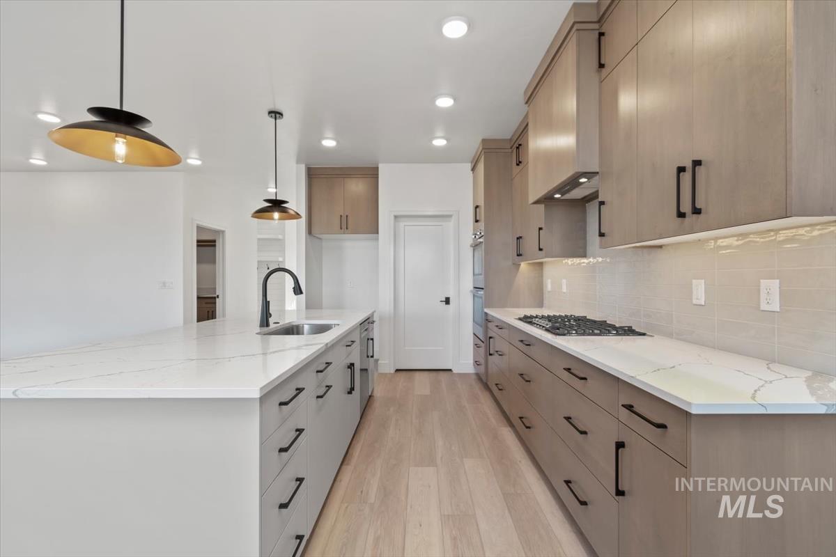 2300 N Palaestra Ave