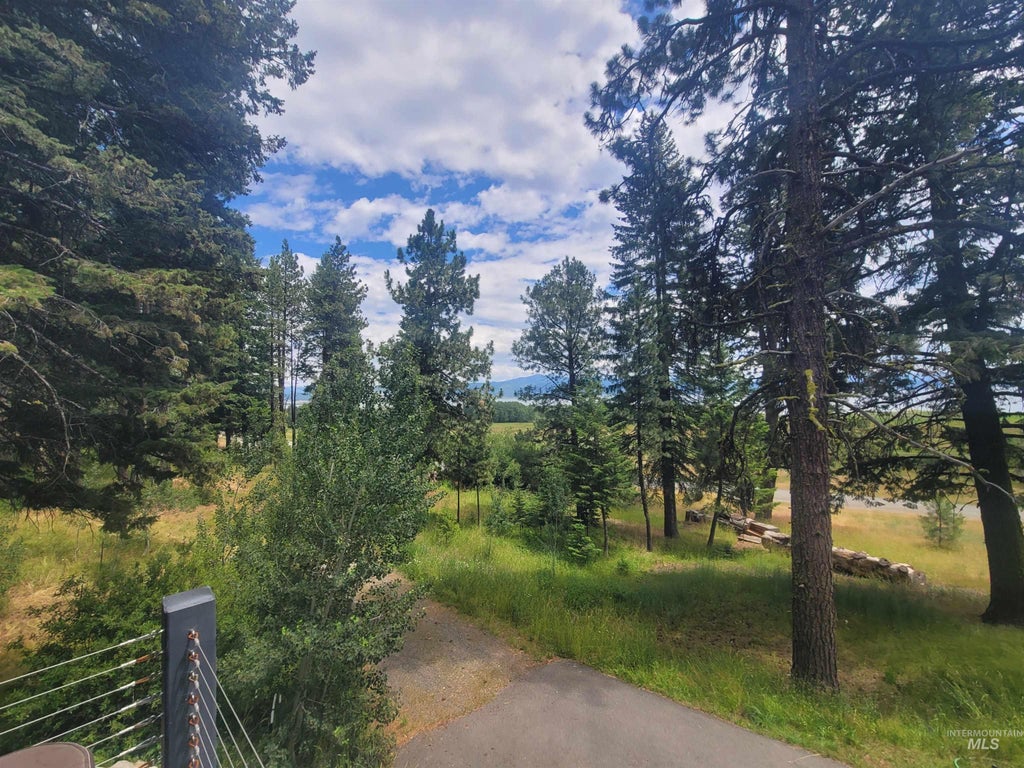Photo of 1629 West Mountain Road, Cascade, ID 83611 (MLS # 98994644)