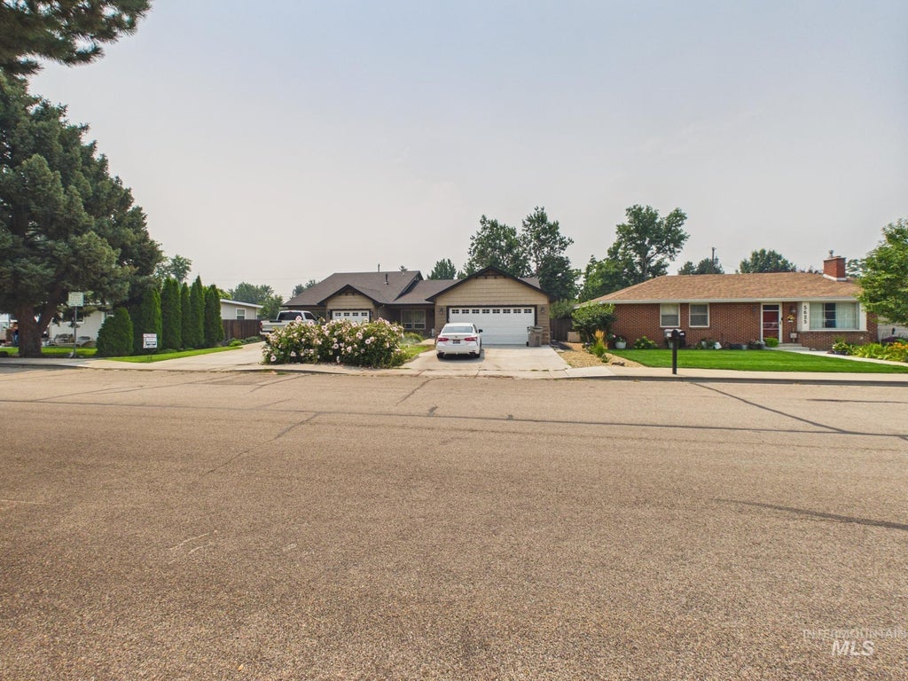 Photo of 5619 W Gage St, Boise, ID 83706 (MLS # 98996405)