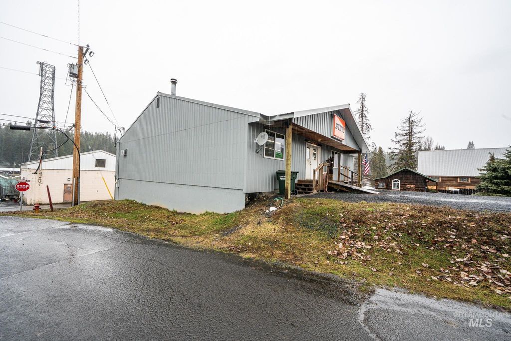 Photo of 10 Main Street, Pierce, ID 83546 (MLS # 98977322)