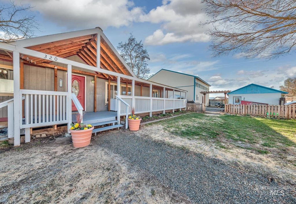 Photo of 320 S Superior St, Cambridge, ID 83610 (MLS # 98978705)