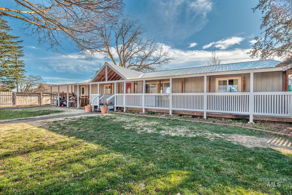 Photo of 320 S Superior St, Cambridge, ID 83610 (MLS # 98978705)