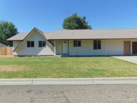 Photo of 1113 SW 14th Ave, Ontario, OR 97914 (MLS # 98991564)