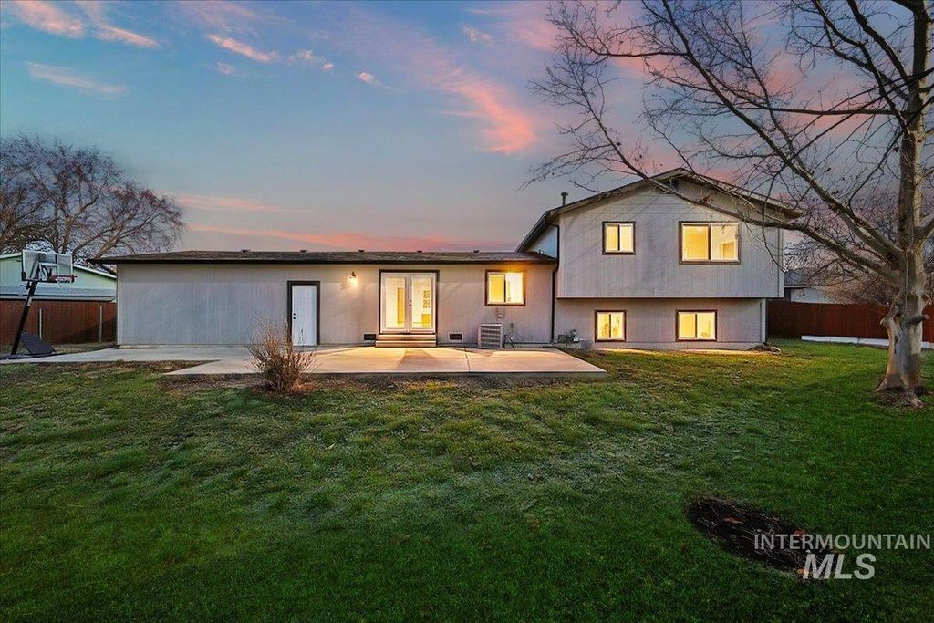 Photo of 10667 W Cranberry St, Boise, ID 83713 (MLS # 98974617)