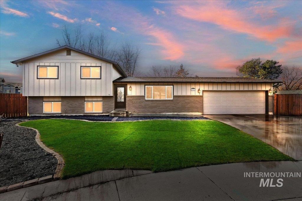 Photo of 10667 W Cranberry St, Boise, ID 83713 (MLS # 98974617)