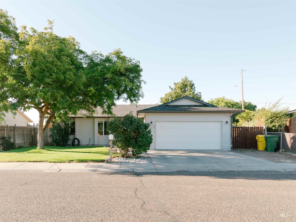 Photo of 2556 SW 2nd Avenue, Ontario, OR 97914 (MLS # 99000852)