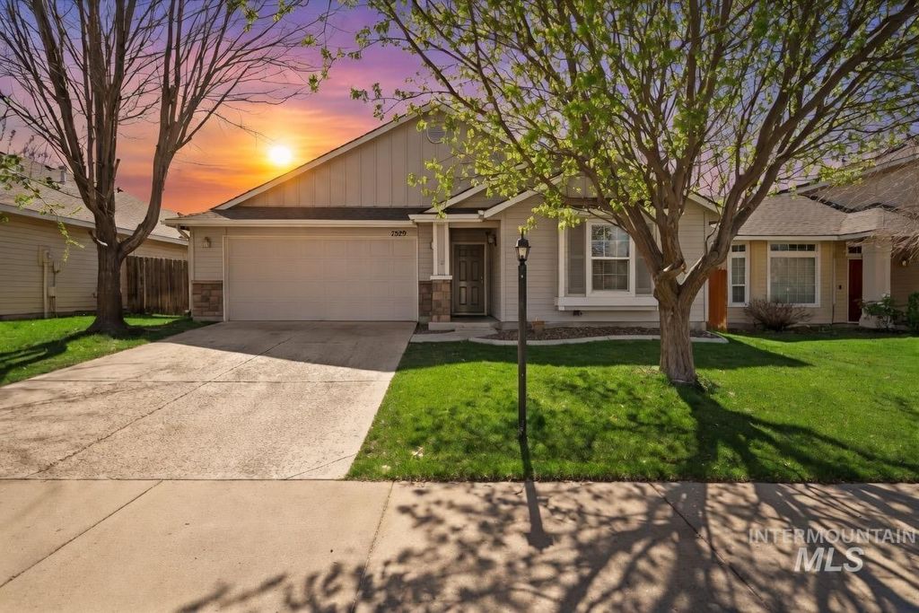 Photo of 7529 W Middle Fork, Boise, ID 83709 (MLS # 98980126)