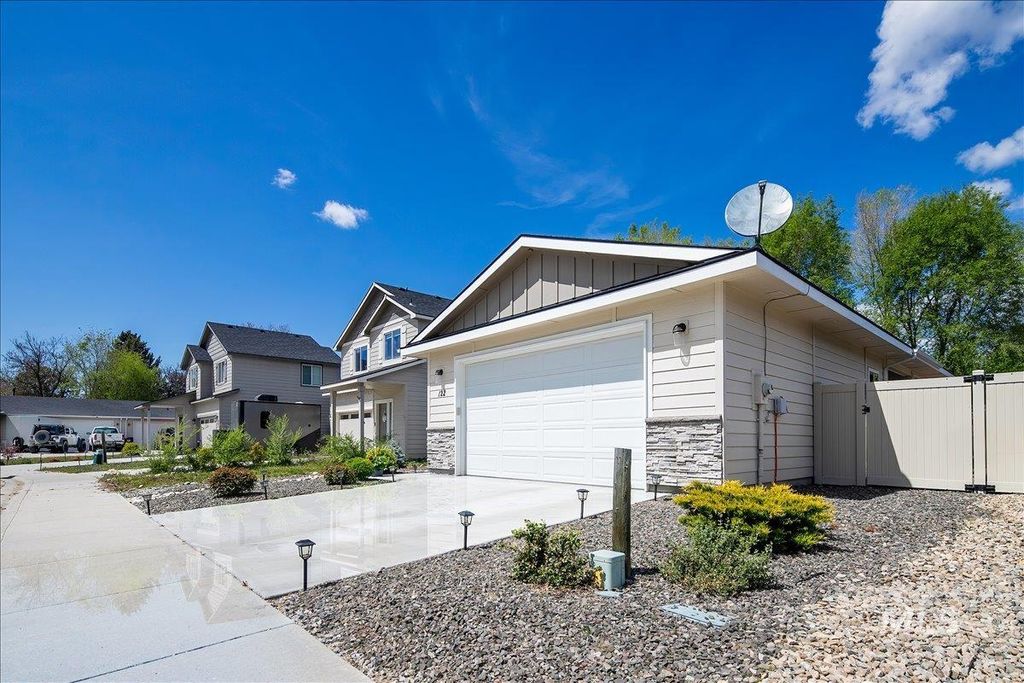 Photo of 122 Saddlenotch Drive, Horseshoe Bend, ID 83629 (MLS # 98984267)