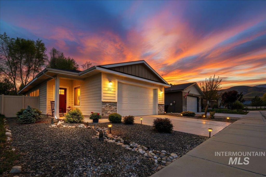 Photo of 122 Saddlenotch Drive, Horseshoe Bend, ID 83629 (MLS # 98984267)