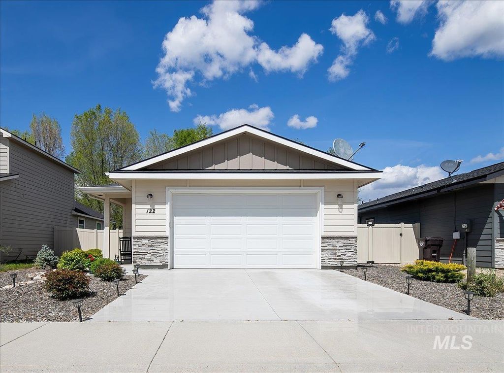 Photo of 122 Saddlenotch Drive, Horseshoe Bend, ID 83629 (MLS # 98984267)