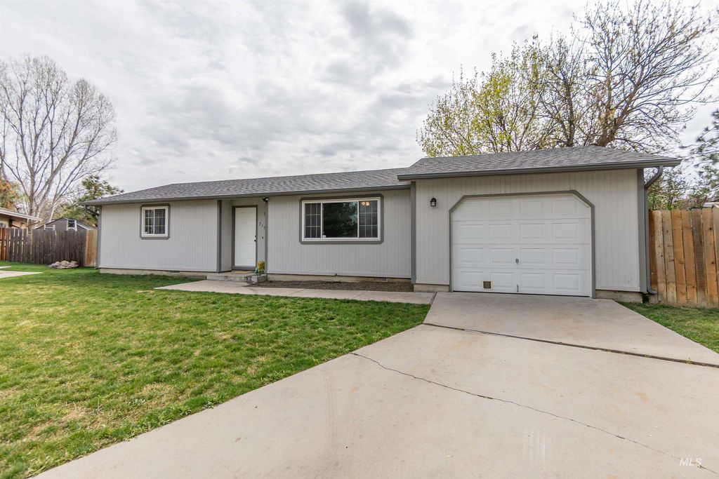 Photo of 7159 W Bluebird Dr, Boise, ID 83703 (MLS # 98980042)