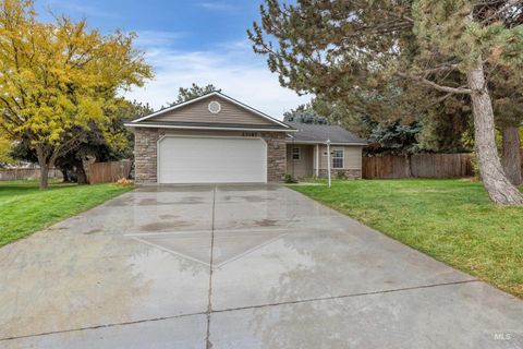 Photo of 23087 Forest Hills Loop, Caldwell, ID 83607 (MLS # 98966775)