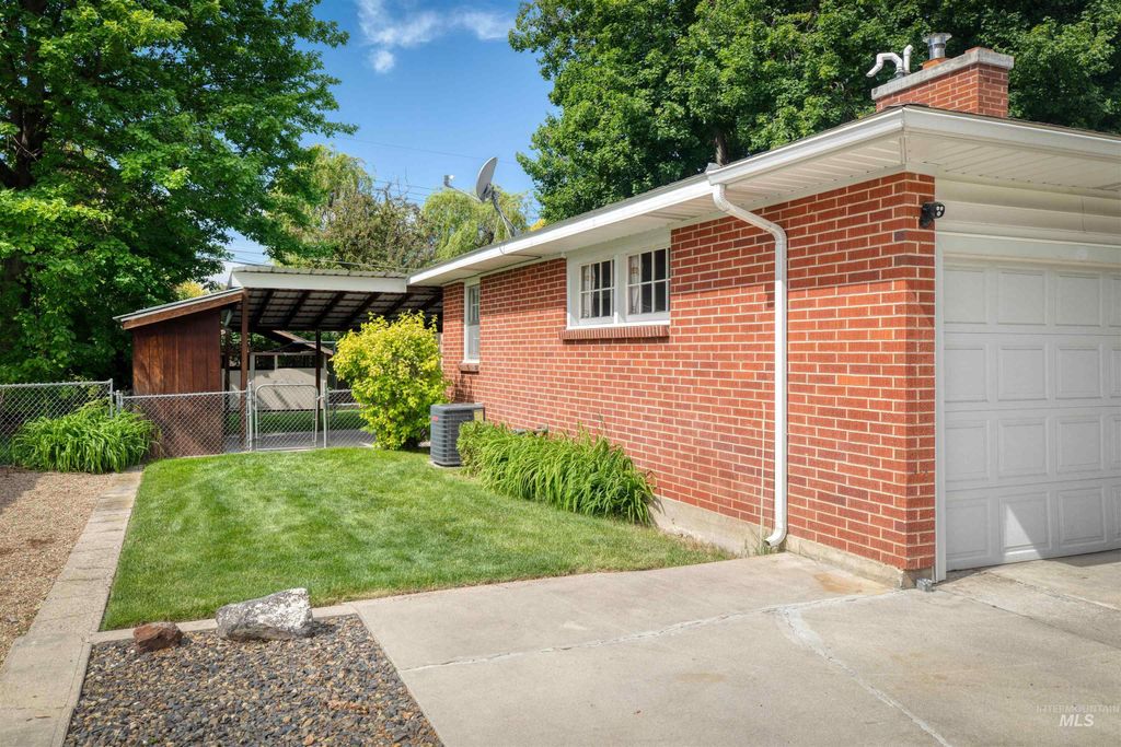 Photo of 6517 W Fairfield Ave, Boise, ID 83709 (MLS # 98985586)